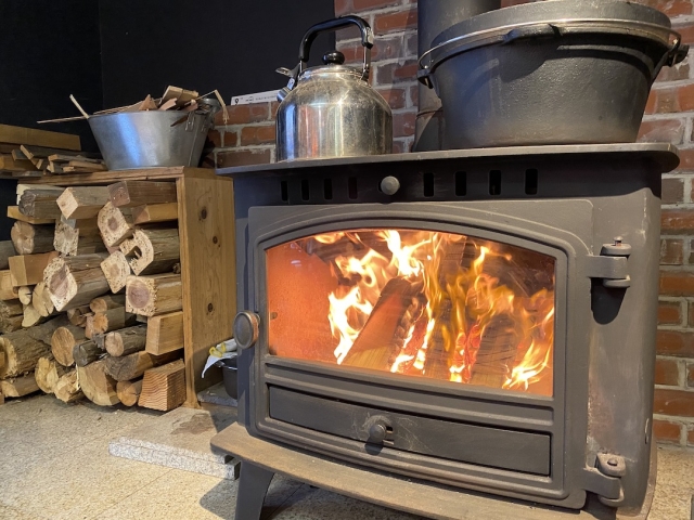 暖かいだけじゃない！？ 薪ストーブの効果